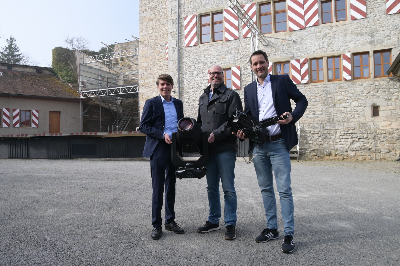 �ber finanzielle Unterst�tzung durch Mittel der Fraktionsinitiativen freuen sich R�ttingens 1. B�rgermeister Steffen Romst�ck (Mitte) gemeinsam mit den Landtagsabgeordneten Bj�rn Jungbauer (r.) und Felix Freiherr von Zobel.